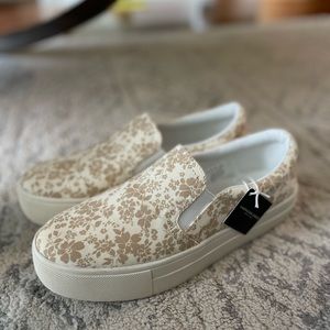 American Eagle slip on shoe NEW